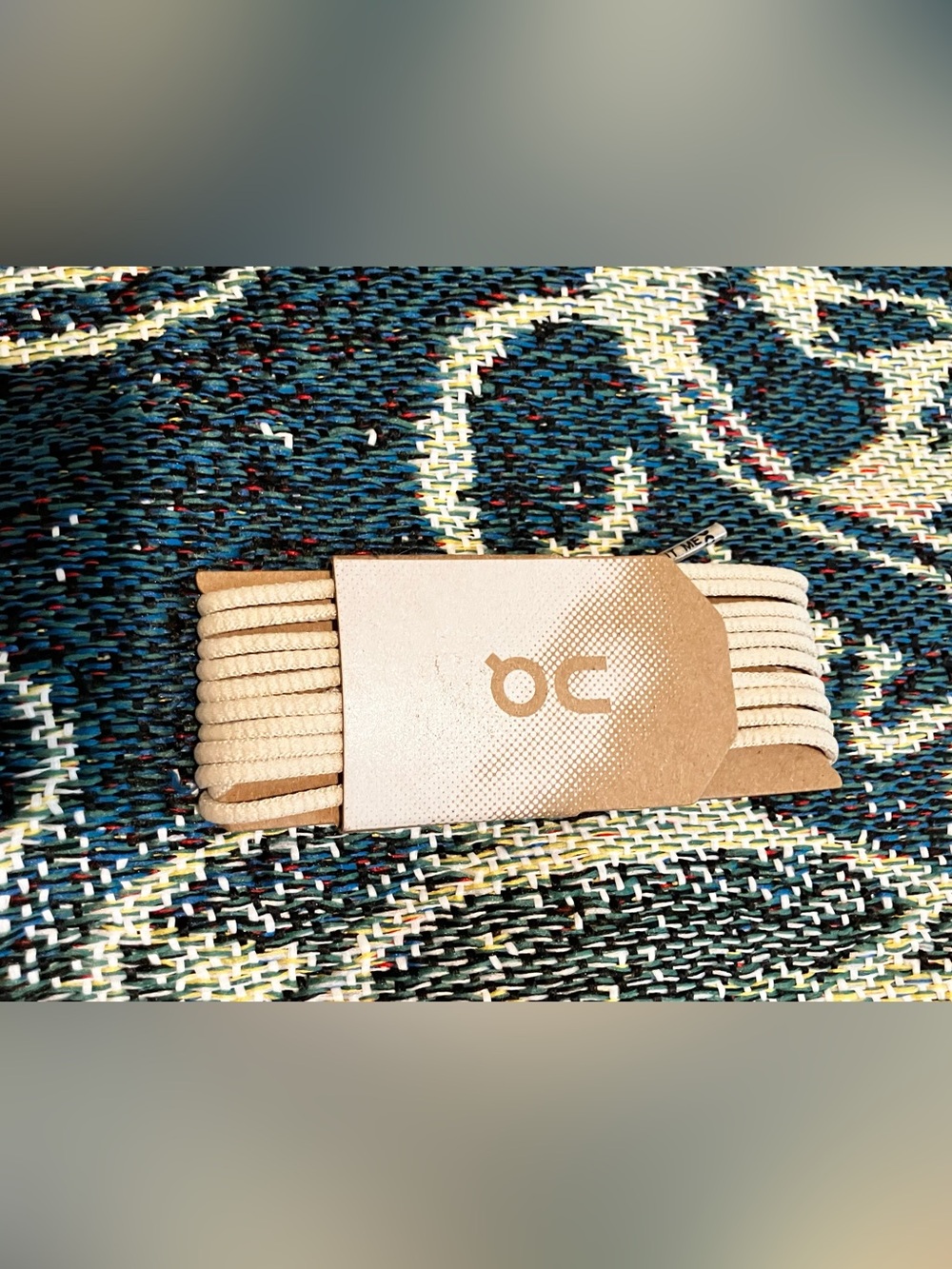 Beige On Cloud replacement shoelaces.